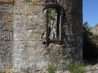 अह्ह, नंगी शूट एबैंडंड टॉटनलेबेन मिलिटरी बेस पर... पागल!