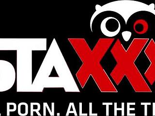 Young & Horny Hotties Get It On In The Bath