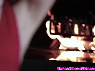 Teen feels pleasure pleasuring her lover