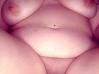 chubby bbw girl uses toy to pleasure herself and cum