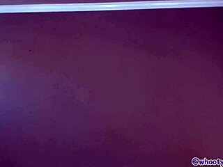 Hot Mature MILF Twerks Big Ass On Webcam