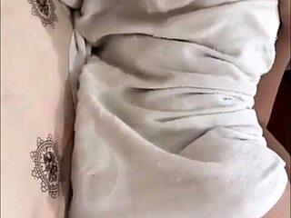 Thai Beauty Unveils Stunning Charm in a Steamy Bath Scene. Watch Her Glow.