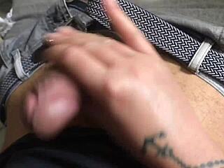 eating the little aunt on iphone