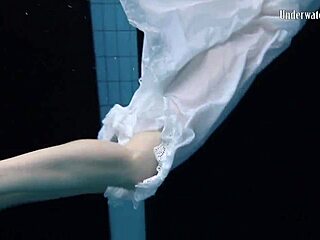 Andrejka shows off stunning underwater moves in bikini