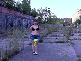 Amateur bbw strips outside in miniskirt and tight pants