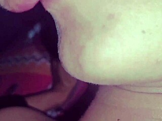 She has a very wet juicy pussy 😍