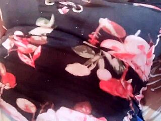 ¿Esta perra seduce al doctor y grita con su polla dentro?