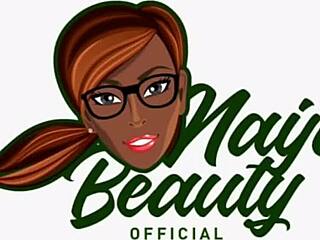 sexy twerker with big tits sucks and fingers in hot action