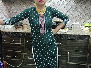 Punjabi housewife gets creampied in kitchen by big cock