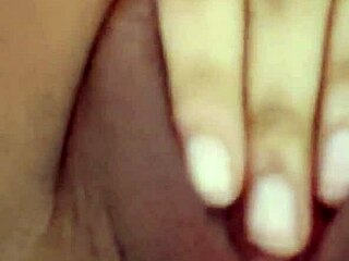 Indian Babe Rubs Slutty Cunt Before Work