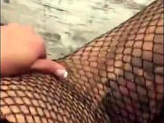 Sexy babe gives sloppy handjob and sucks big dick till cum in mouth 😍