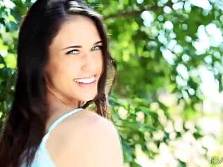 Tiffany thompson masturbates her tits in high definition teen scene.