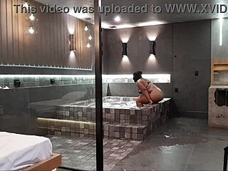 Tava na banheira e rolou aquele sexo selvagem morena não aguentou minha rola 😈