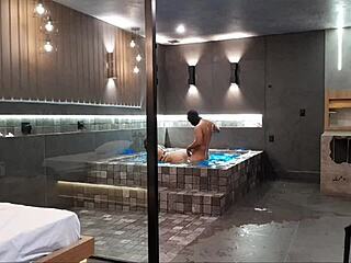 Tava na banheira e rolou aquele sexo selvagem morena não aguentou minha rola 😈