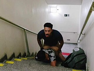 i found two guys transando on the shopping stairs and decidid to participate