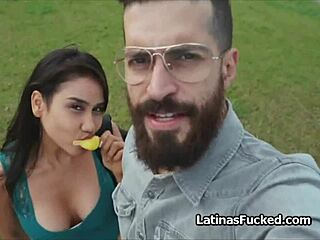 हॉट कास्टिंग इंटरव्यू के दौरान बस्टी लातीना पॉर्न स्टार वन्नाबे को बांगिंग