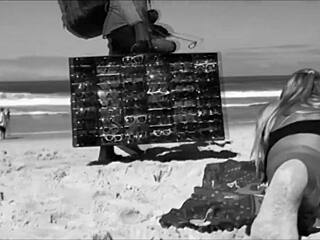 Married woman shows her body on the beaches of Brazil