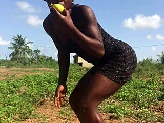 crazy bitch twerks her big ass outdoors inviting stares