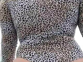 Vanillababyy Dances Energetically in a Vibrant Routine