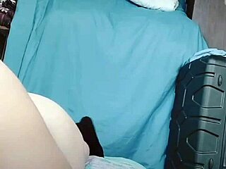 Amateur crossdresser twerks big white ass for gay audience