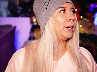 College Girl With Big Butt Teases Online For Cash