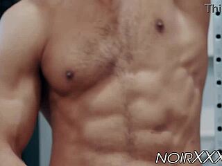 मस्कुलर ब्लैक हंक डिलन डियाज अपने मसिव बीबीसी को सोलो स्ट्रोक करता है