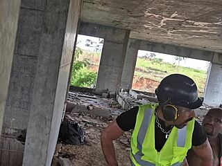 workers banging bareback in public after hours 😜