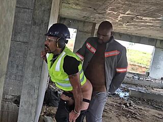 workers banging bareback in public after hours 😜