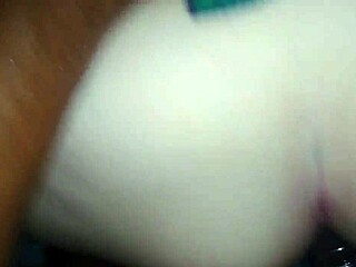 Estava doente e a novinha me curou com seu cu e a buceta