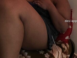 desi india it girl with big tits 😍