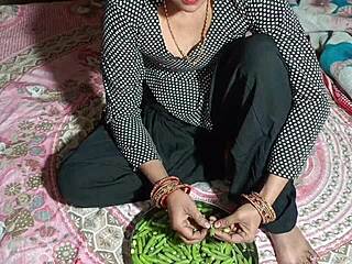 भारतीय देसी क्यूट लड़की रस्टिक कंट्री रैंच पर वाइल्ड बांगिंग करती है