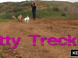 Kelly Madison fingers outdoors with vibrator!