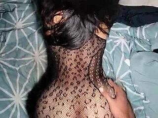 pero que hermoso culo tiene esa morena!