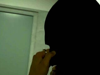 Invasor dotado fode o rabo do novinho duro