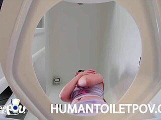 Alt girl's golden shower surprise with Kittycamtime