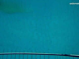 teen strips quick to show sexy body underwater! 😍