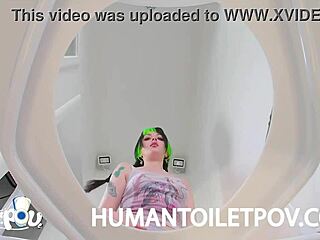 Alt girl's golden shower surprise with Kittycamtime