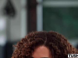 Whoa! Anal-crazy Willow uses secret trick for tension relief with Tushy!