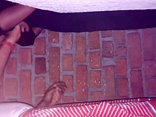 इंडियन विलेज गर्लफ्रेंड रैंच पर फ्रेंड के साथ हार्ड फक हुई