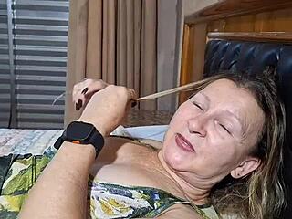 MILF housewife gets a facial from her tattooed lover