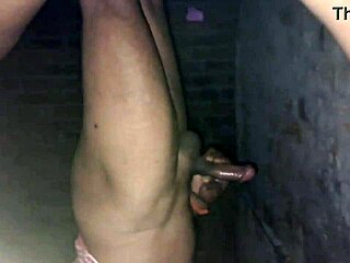 इंडियन विलेज गर्लफ्रेंड रैंच पर फ्रेंड के साथ हार्ड फक हुई