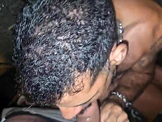 depósito das cabines é no glory hole onde a fudeção acontece todo mundo goza e ninguém sabe quem tá leitando