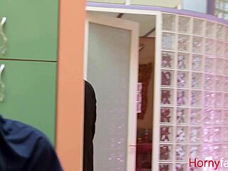 हिजाब वाली स्टीपडॉटर थिक व्हाइट कॉक को जोर से राइड करती है!