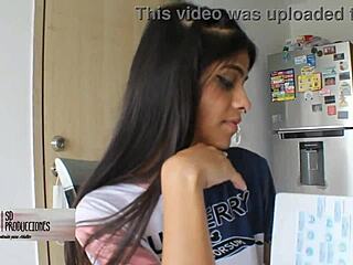 Compañero de clase quiere tener sexo en vez de estudiar