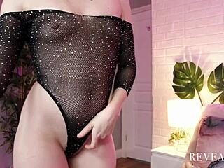 See how an Italian beauty dances and gets satisfied by a dildo