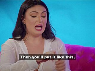 morena gostosa fodendo a novinha tatuada com shaved pussy