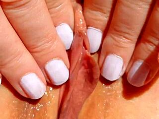 Maturemons Offers Intimate Close-Up Yoni Massage