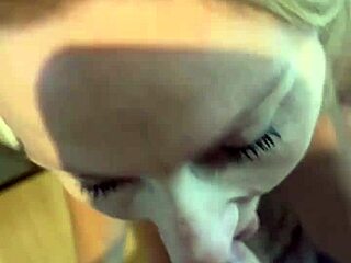 Watch this blonde milf orgasm in homemade doggystyle.