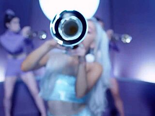 Hey Ariana Grande, wanna focus on something naughty with me?