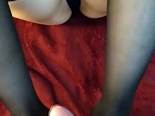 Watch me try my first footjob in stockings?